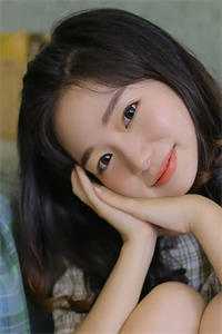 活成前任白月光后，她桃花朵朵开