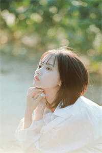 活成前任白月光后，她桃花朵朵开