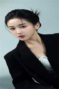 活成前任白月光后，她桃花朵朵开
