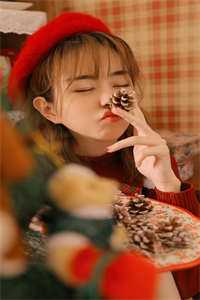 活成前任白月光后，她桃花朵朵开