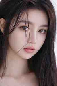 活成前任白月光后，她桃花朵朵开