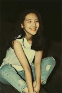 活成前任白月光后，她桃花朵朵开