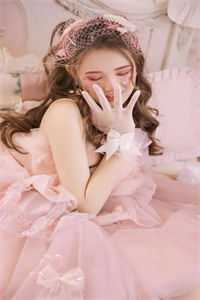 开局女帝为师，我出师便天下无敌
