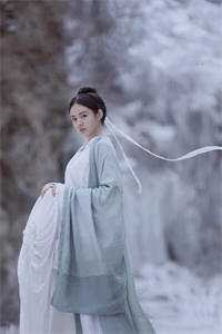 活成前任白月光后，她桃花朵朵开