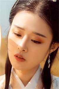 活成前任白月光后，她桃花朵朵开