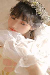 活成前任白月光后，她桃花朵朵开