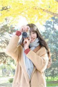 活成前任白月光后，她桃花朵朵开