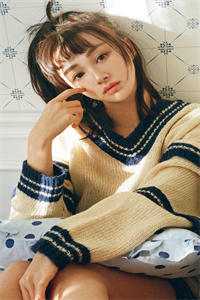 活成前任白月光后，她桃花朵朵开