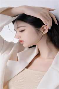 闪婚后，大佬对她言听计从