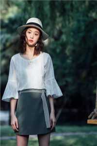 穿书倒霉女主，女配她哥老撩我