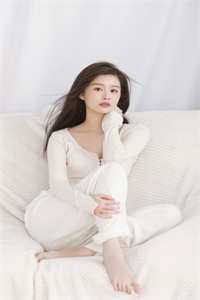 职场狂飙：从征服美人局长开始