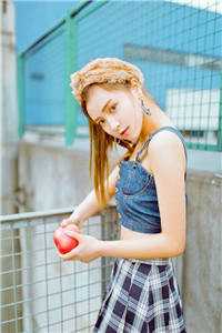 村花丧夫后，便宜了我这个穷小子