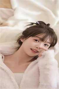 君夺臣妻？我成了皇帝心尖白月光