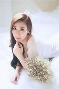 女儿选秀失败后，影帝老公却和白月光的女儿在庆祝