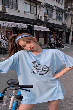 女儿让他班主任做她的妈妈
