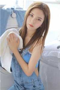用羊水泡澡的妈妈
