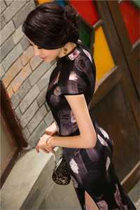 女儿选秀失败后，影帝老公却和白月光的女儿在庆祝
