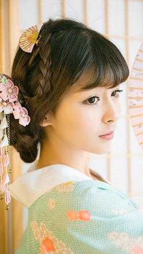 彩云散去月影孤