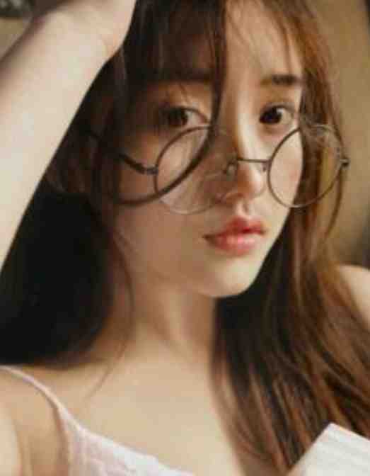 远嫁当天，婆婆逼我给全家人磕头擦鞋