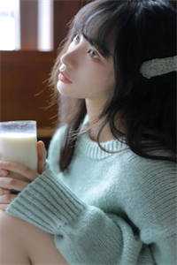 江畔清月高悬
