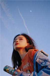 镜花不比人间月