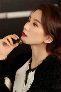 我妈用伍佰照片给我女儿当压岁钱