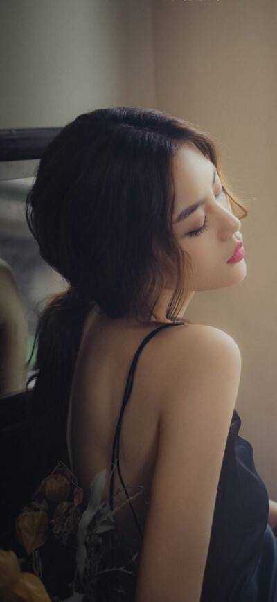 女儿被霸凌后我捧着两枚烈士证跪在军区门口柳玲玲周兰完本小说_免费完整版小说女儿被霸凌后我捧着两枚烈士证跪在军区门口柳玲玲周兰