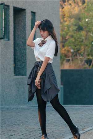 同居校花后，前女友砸钱求复合