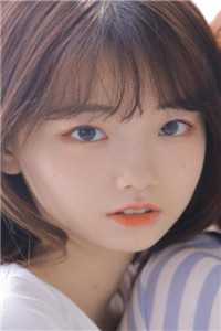 她是美人，白发也惊春