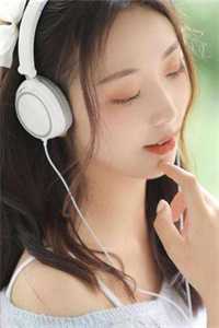 苗族圣女还俗后，我申请回乡