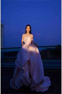 被前妻绿了后我和校花结婚了