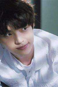 权利角逐：小狱警也能问鼎青云