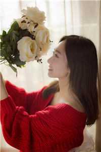 花开不同赏，花落不同悲