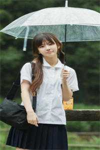 君坐高台，妾入尘埃