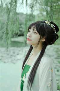 枯木吻别春花，从此陌路天涯