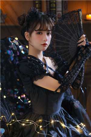 枯木吻别春花，从此陌路天涯