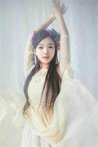 活成前任白月光后，她桃花朵朵开