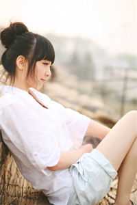 女儿在大风天玩火后，葬送了她爸和干妈