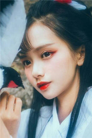 吾家有女，不唤明月唤星辰