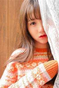 我难产诞下女儿后，老公抱着其他女人热吻
