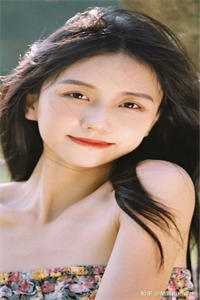 五一出游，老公目送白月光把女儿丢野狗堆
