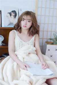 我难产诞下女儿后，老公抱着其他女人热吻
