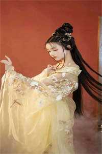 大人快去追！妖娆美人又逃跑啦
