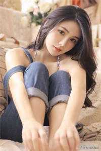 阿强陪伴古井少女