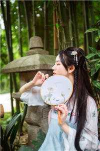 老公爽约女儿毕业宴，却为白月光女儿庆祝
