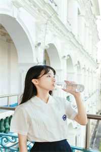我退学去菜市场杀鱼后，学霸校草慌了
