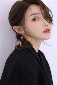 偏心老夫人重生后，侯府变天了