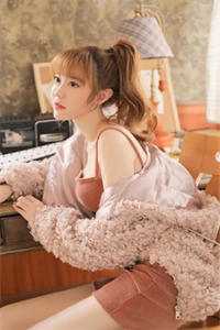 变成少女的猫
