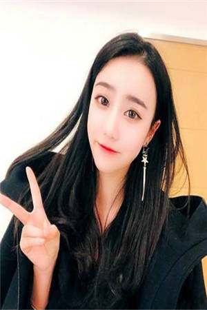 疯了！无良室友逼我穿女装去参赛