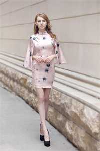 和女总裁离婚后，误入绝色女医怀
